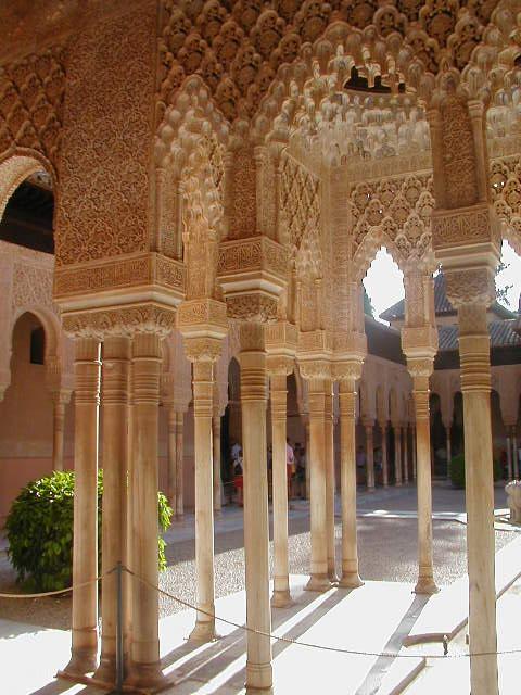 Pillars, Patio de los Leones
